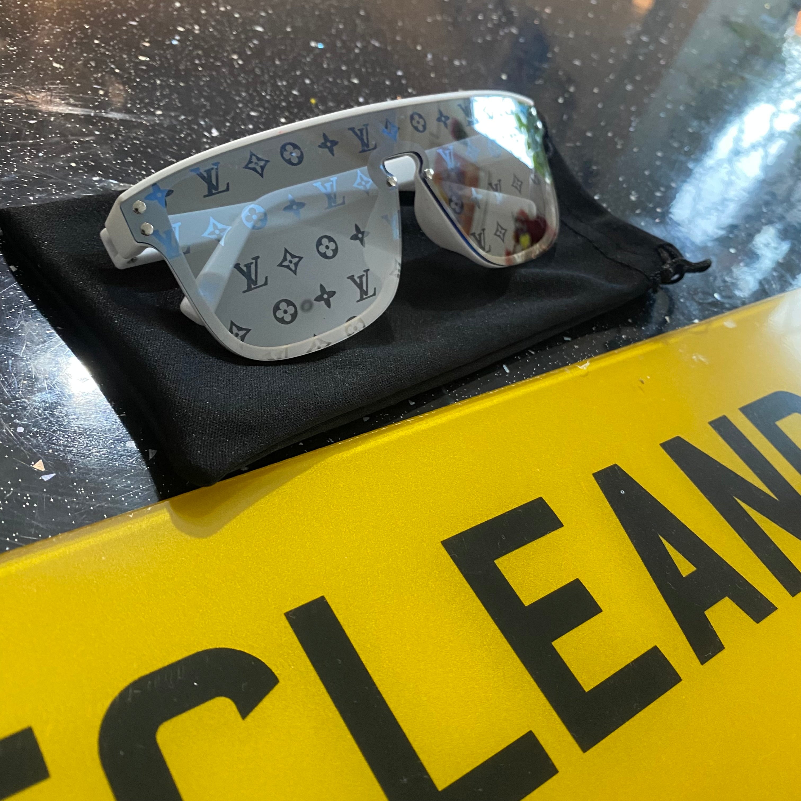 White/Blue Waimea Sunglasses