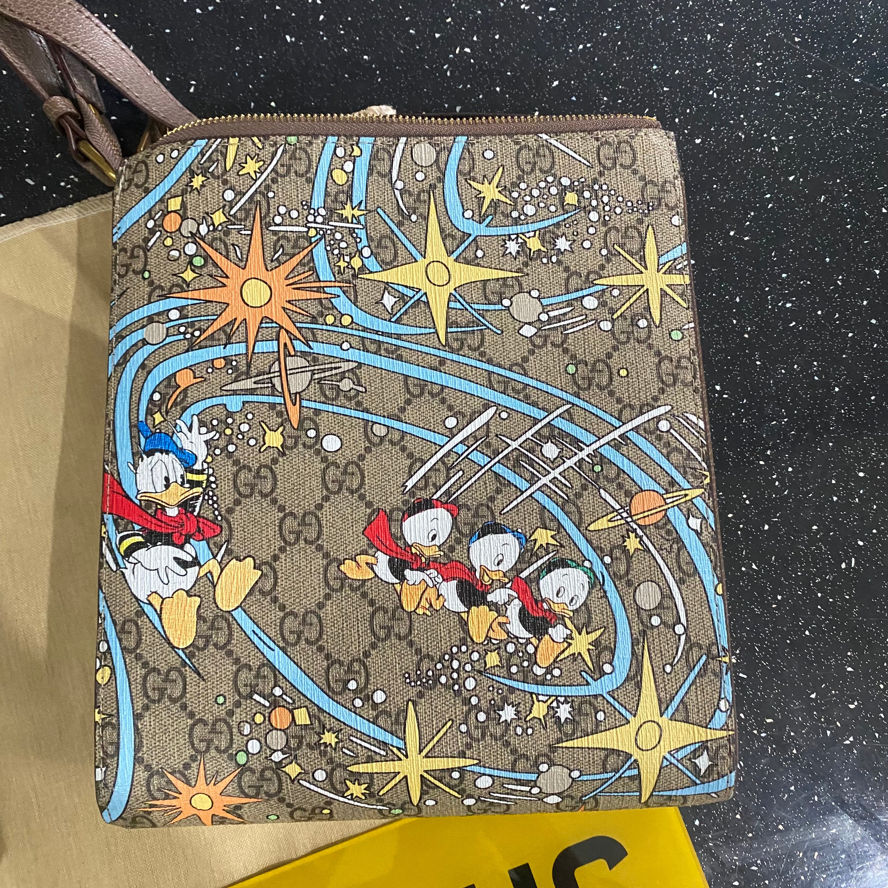(Limited Edition) Donald Duck Messenger Bag with box